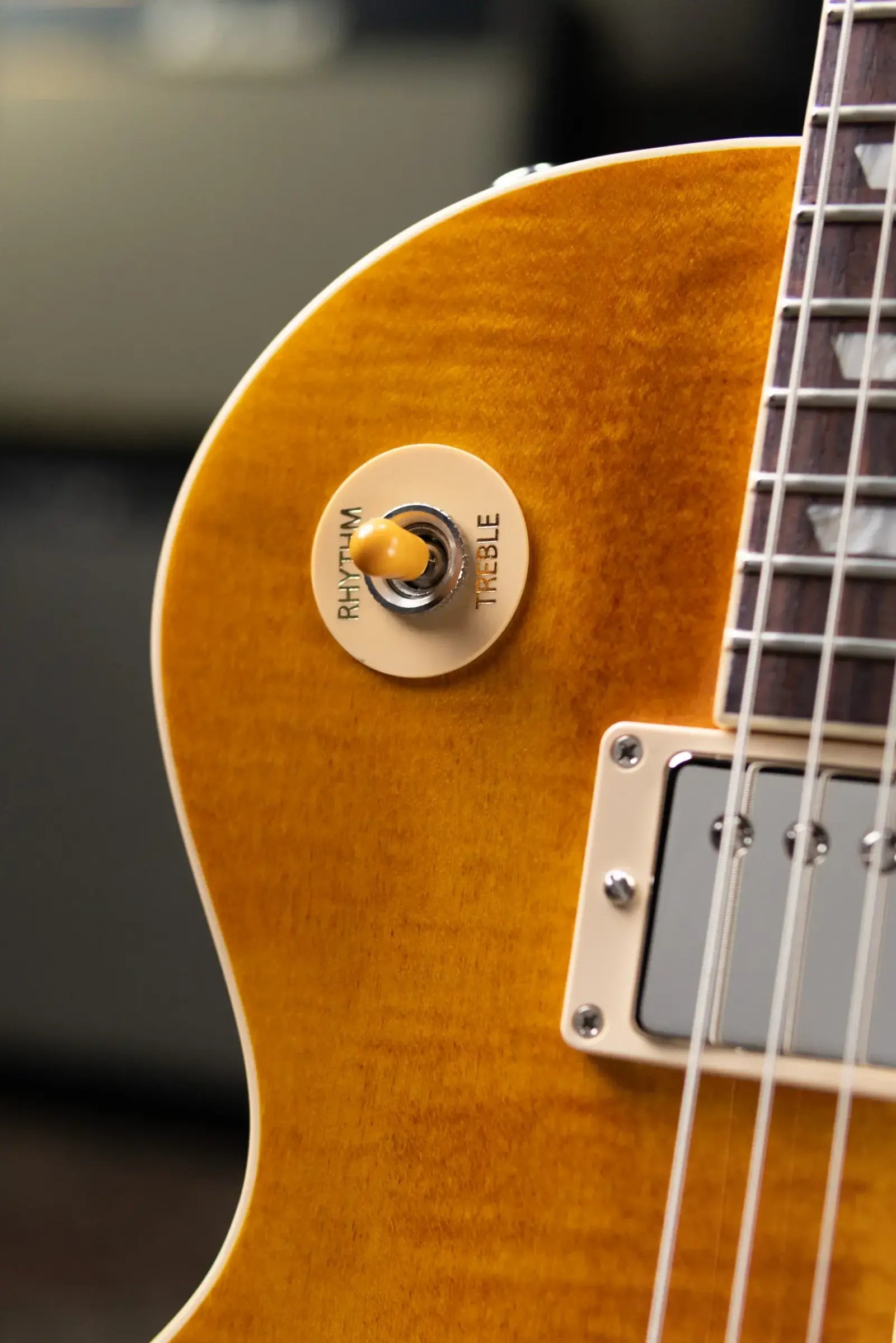 Gibson Les Paul Standard '60s Figured Top Electric Guitar - Honey Amber with Hardshell Case