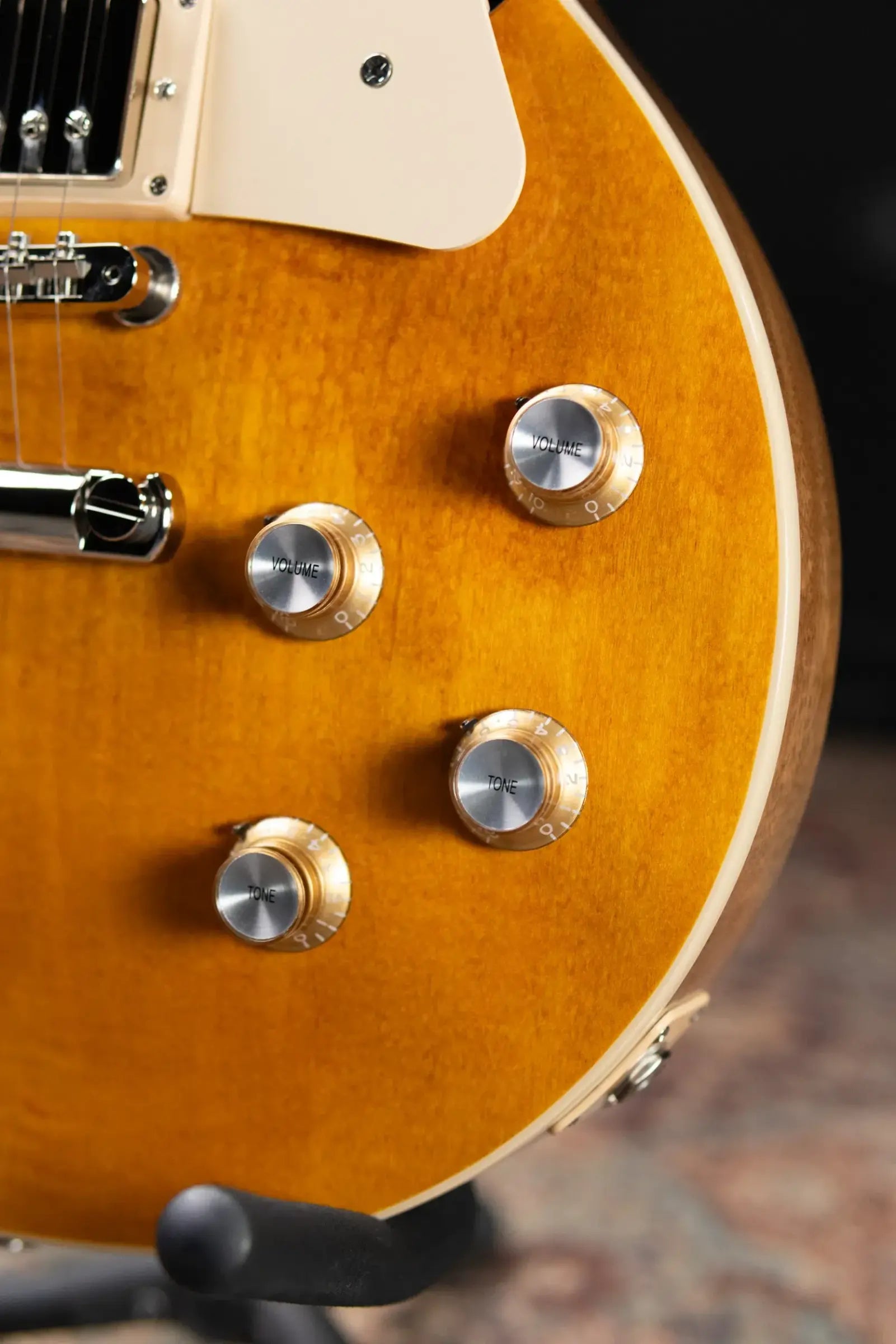 Gibson Les Paul Standard '60s Figured Top Electric Guitar - Honey Amber with Hardshell Case