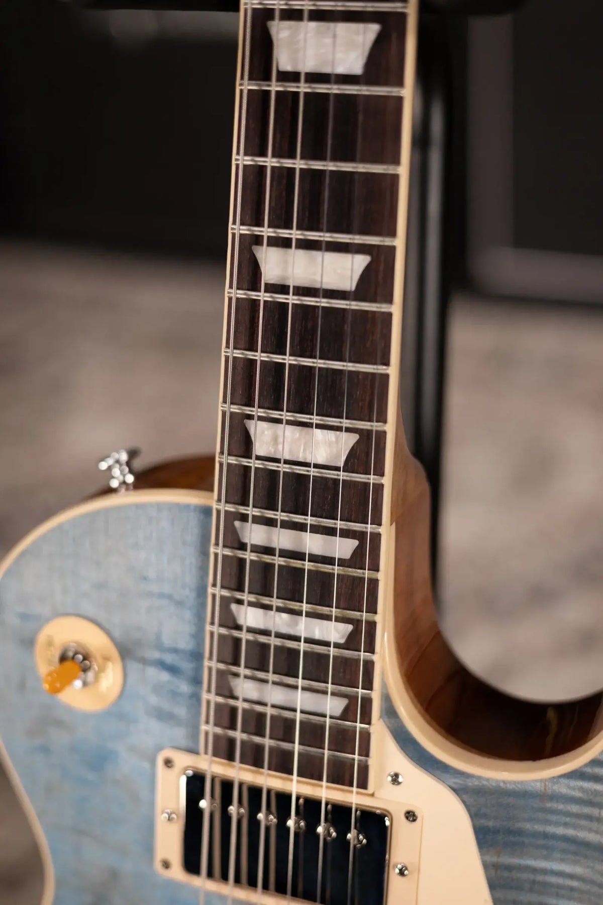 Gibson Les Paul Standard '60s Figured Top Electric Guitar - Ocean Blue with Hardshell Case