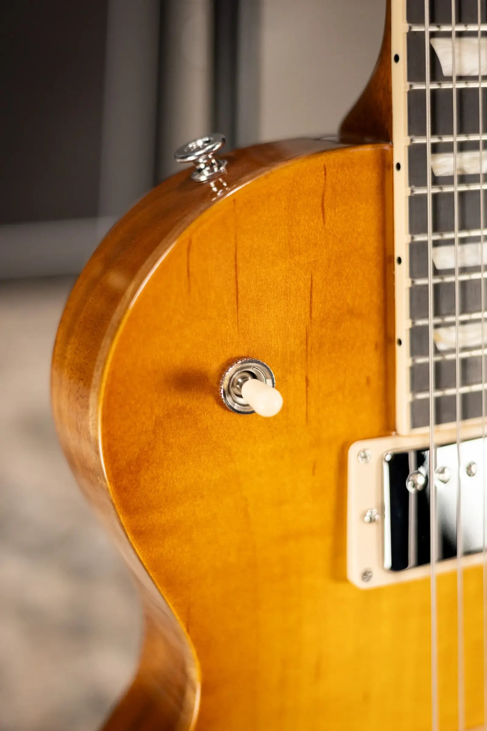 Gibson Les Paul Studio Session Electric Guitar - Honeyburst with Gig Bag