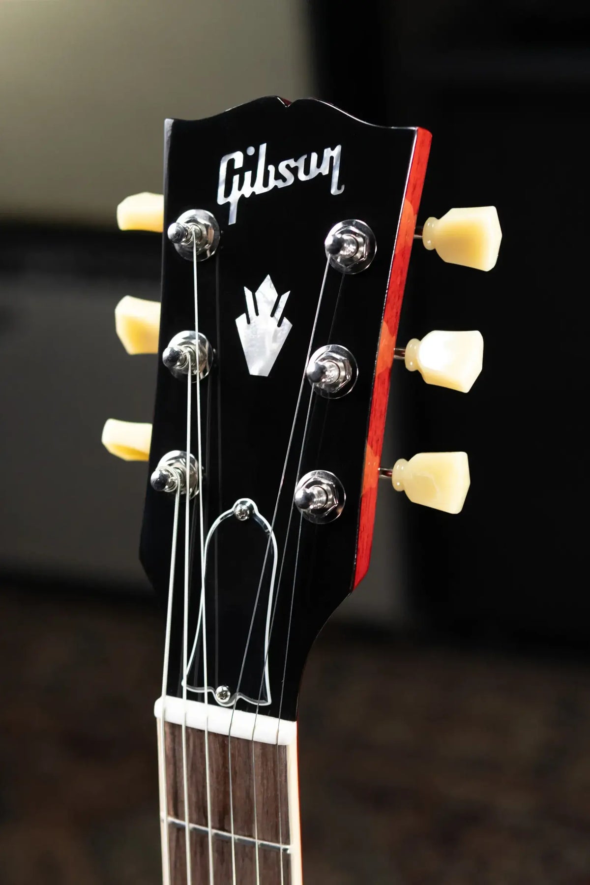 Gibson SG Standard '61 Maestro Vibrola Electric Guitar - Vintage Cherry with Hardshell Case