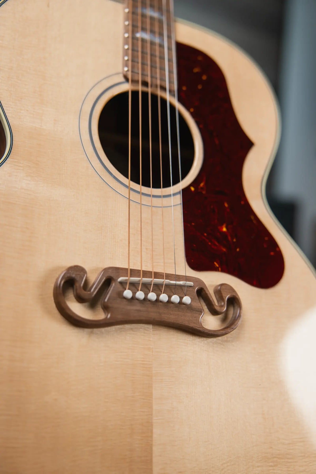 Gibson SJ-200 Studio Walnut Jumbo Acoustic/Electric Guitar - Natural with Hardshell Case - Demo