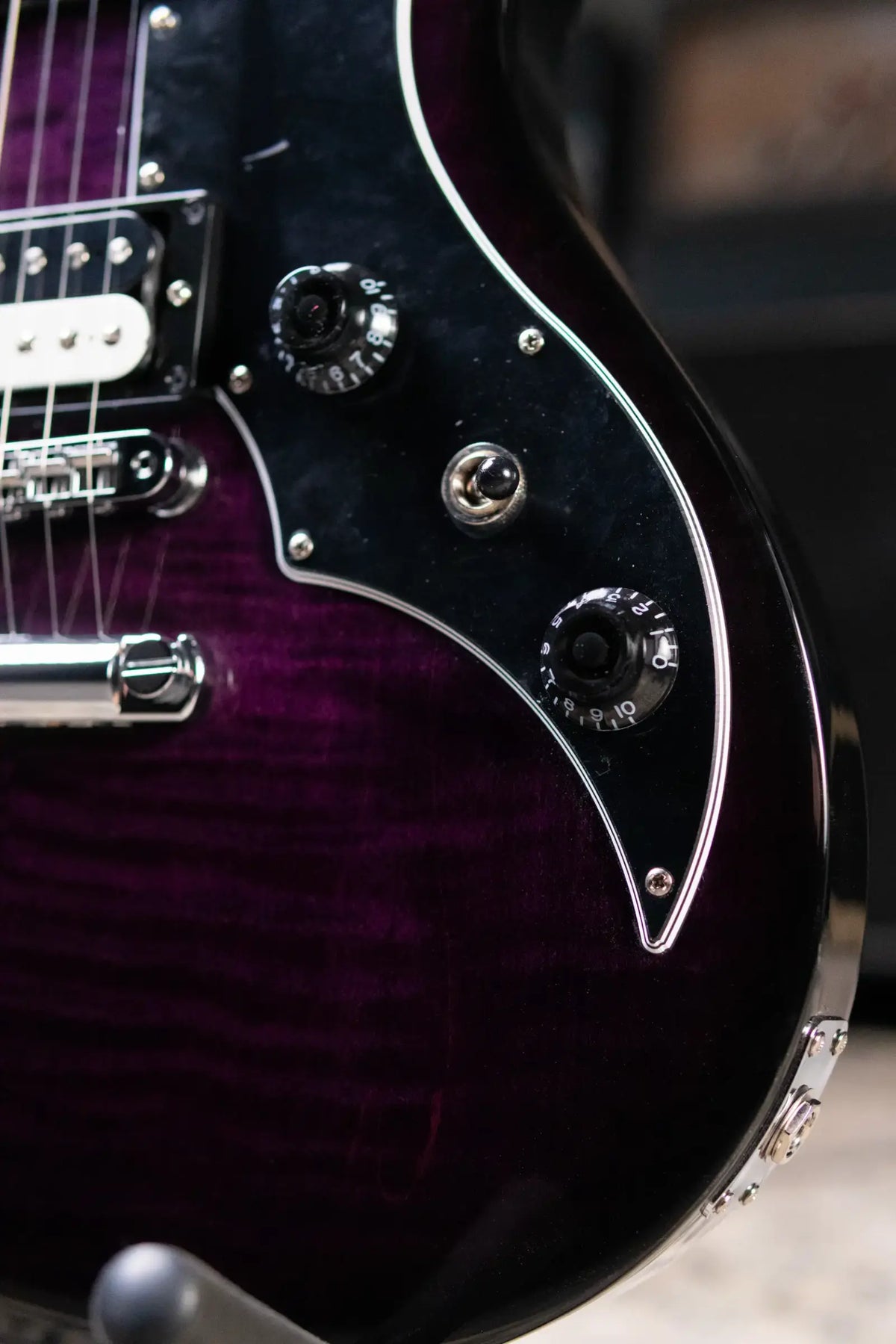 Gibson Victory Figured Top Electric Guitar - Dark Purple Burst with Hardshell Case - Demo