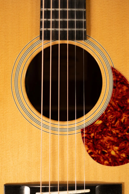 Eastman E1OM-DLX Acoustic/Electric Guitar