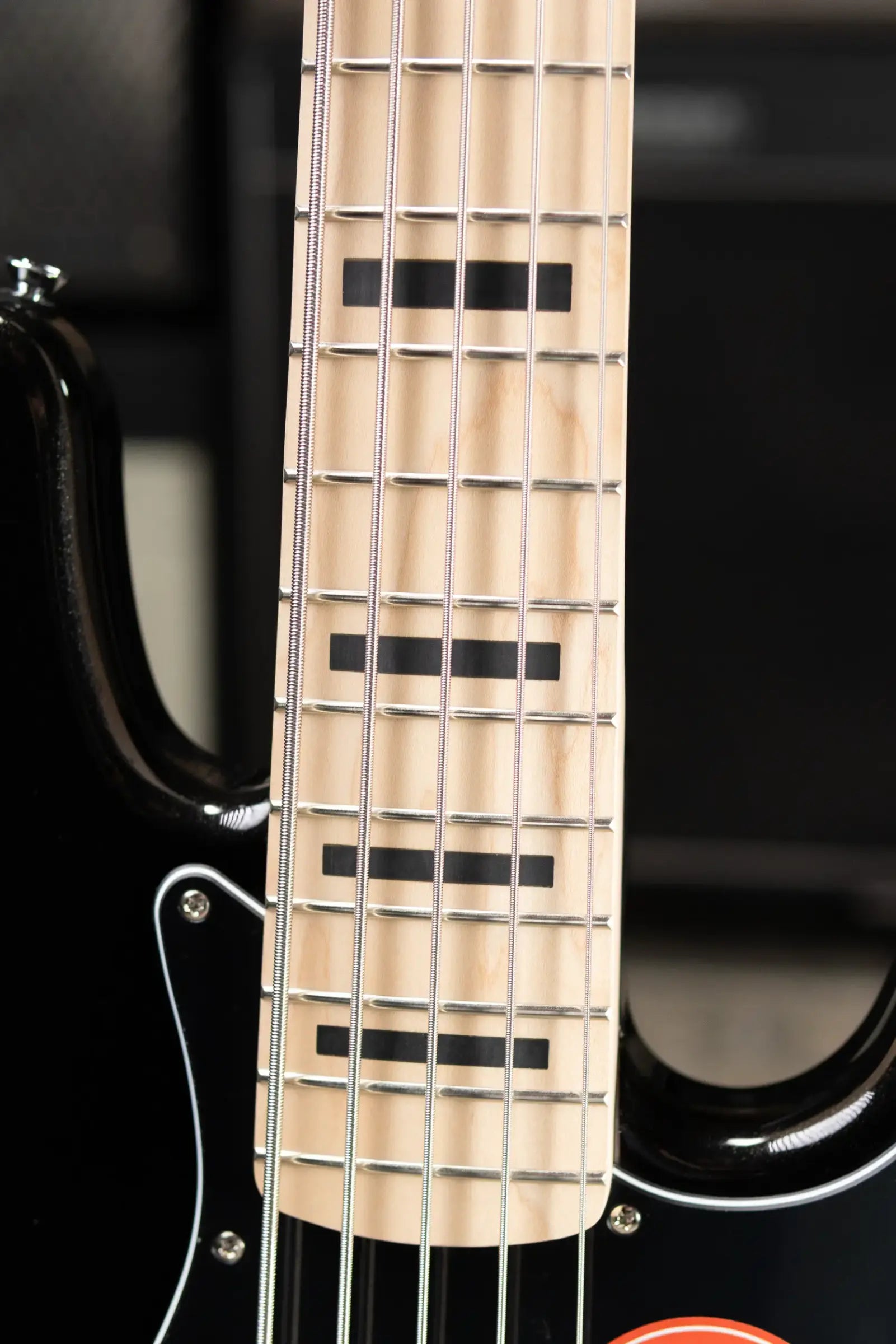 Squier Affinity Series Active Jazz Bass V - Black Metallic
