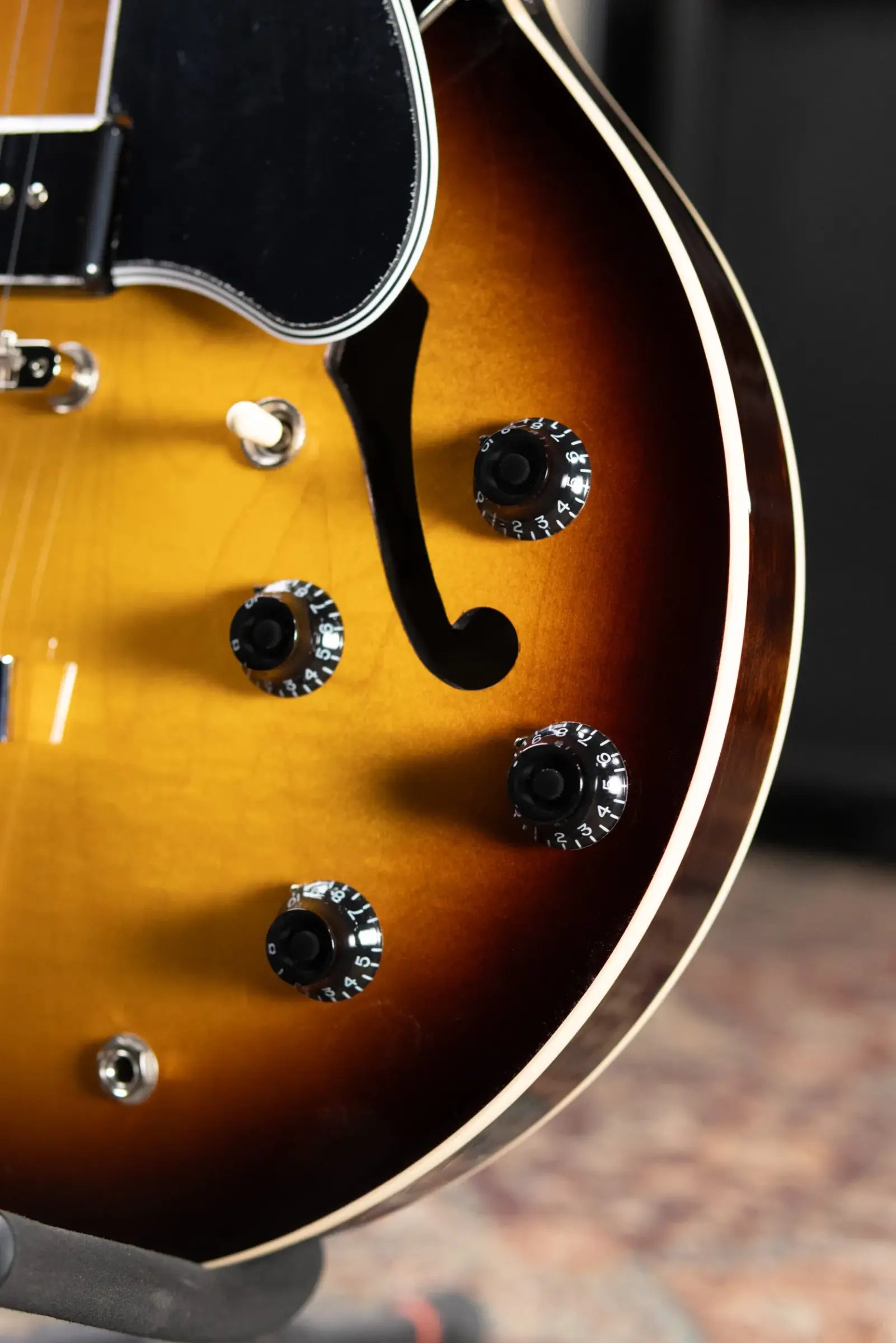 Gibson ES-330 Hollow Body Electric Guitar - Tobacco Burst with Hardshell Case