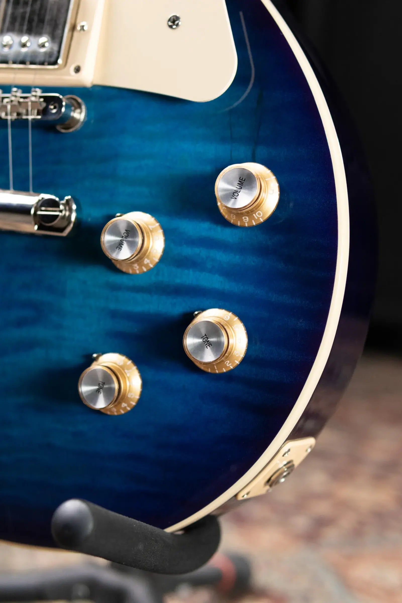 Gibson Les Paul Standard 60s Figured Top Electric Guitar - Blueberry Burst with Hardshell Case