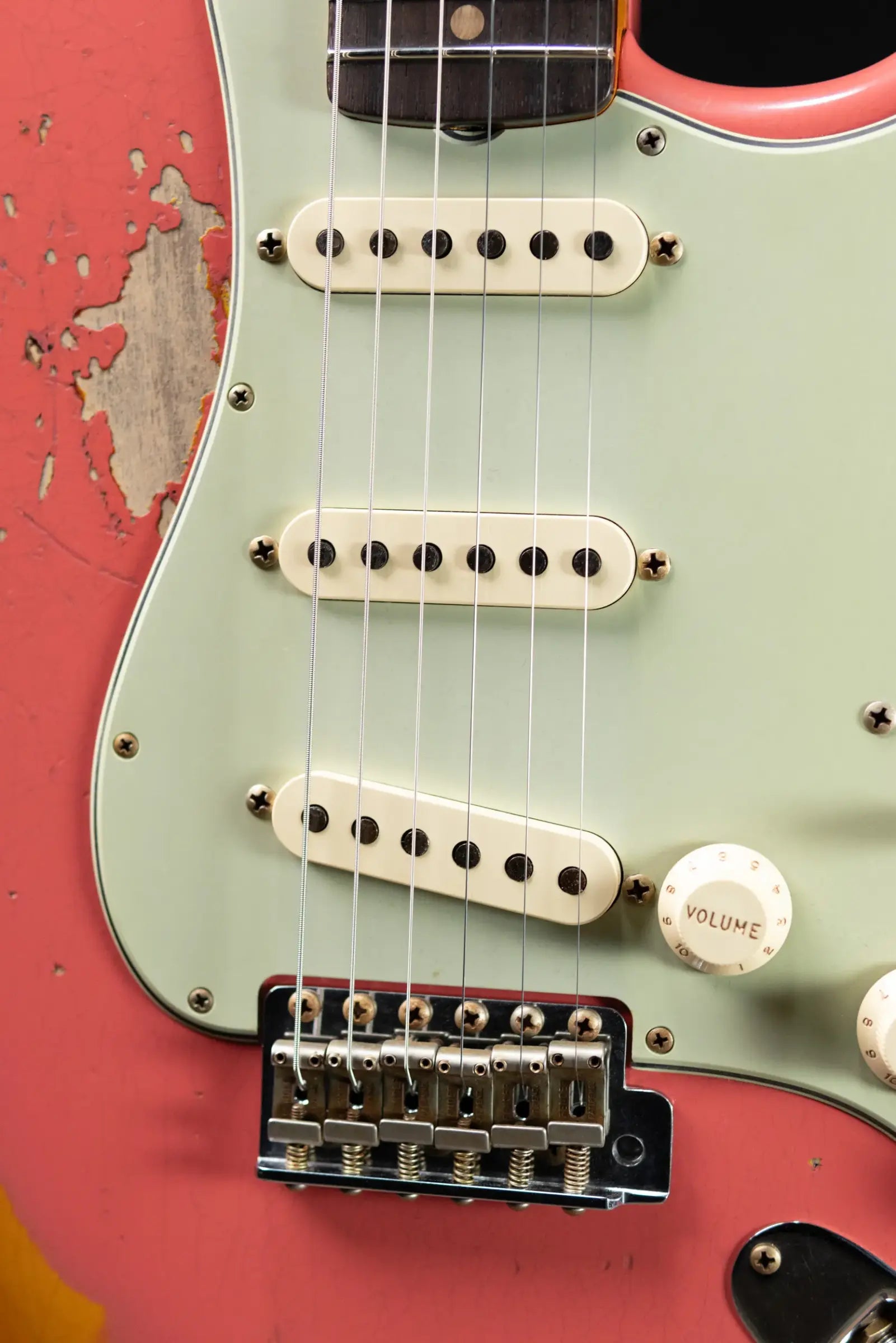 Fender Custom Shop '60 Stratocaster Heavy Relic Electric Guitar - Super Faded Fiesta Red over 3-Tone Burst with Hardshell Case