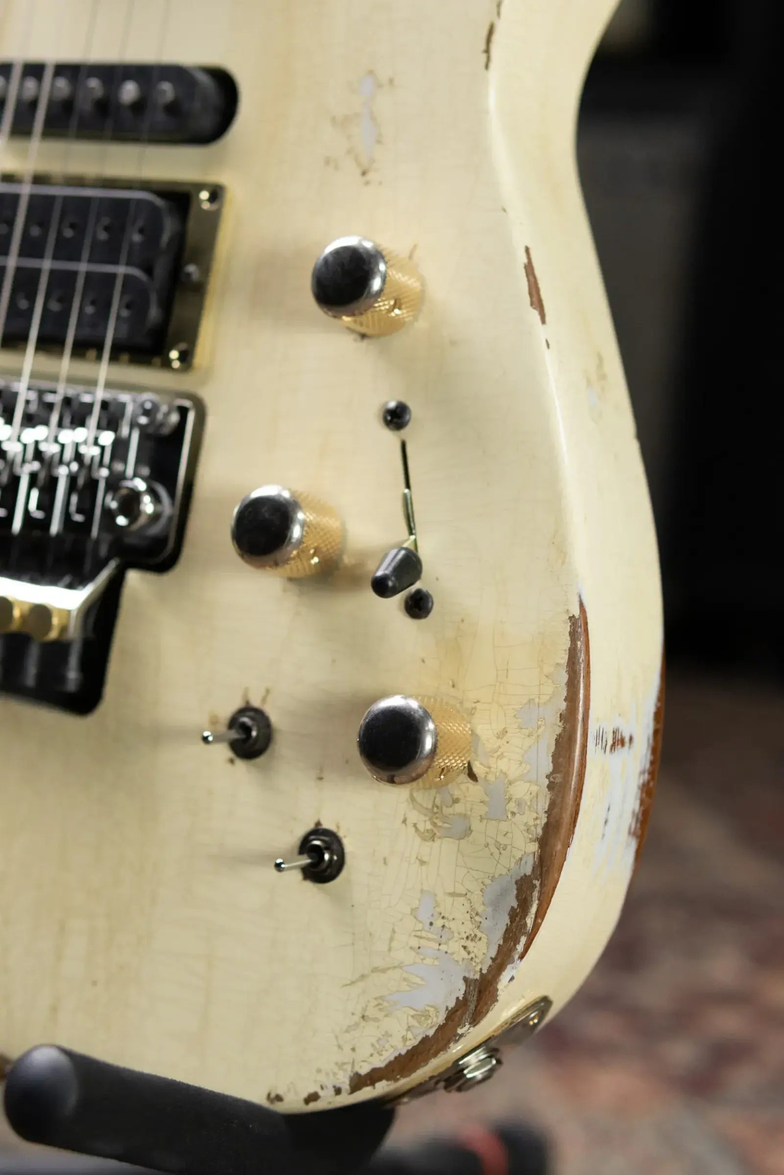 Jackson Custom Shop Special Edition PC1 Phil Collen Signature HSS FR84 Electric Guitar - Nitro Tour Relic Vanilla Shake with Hardshell Case