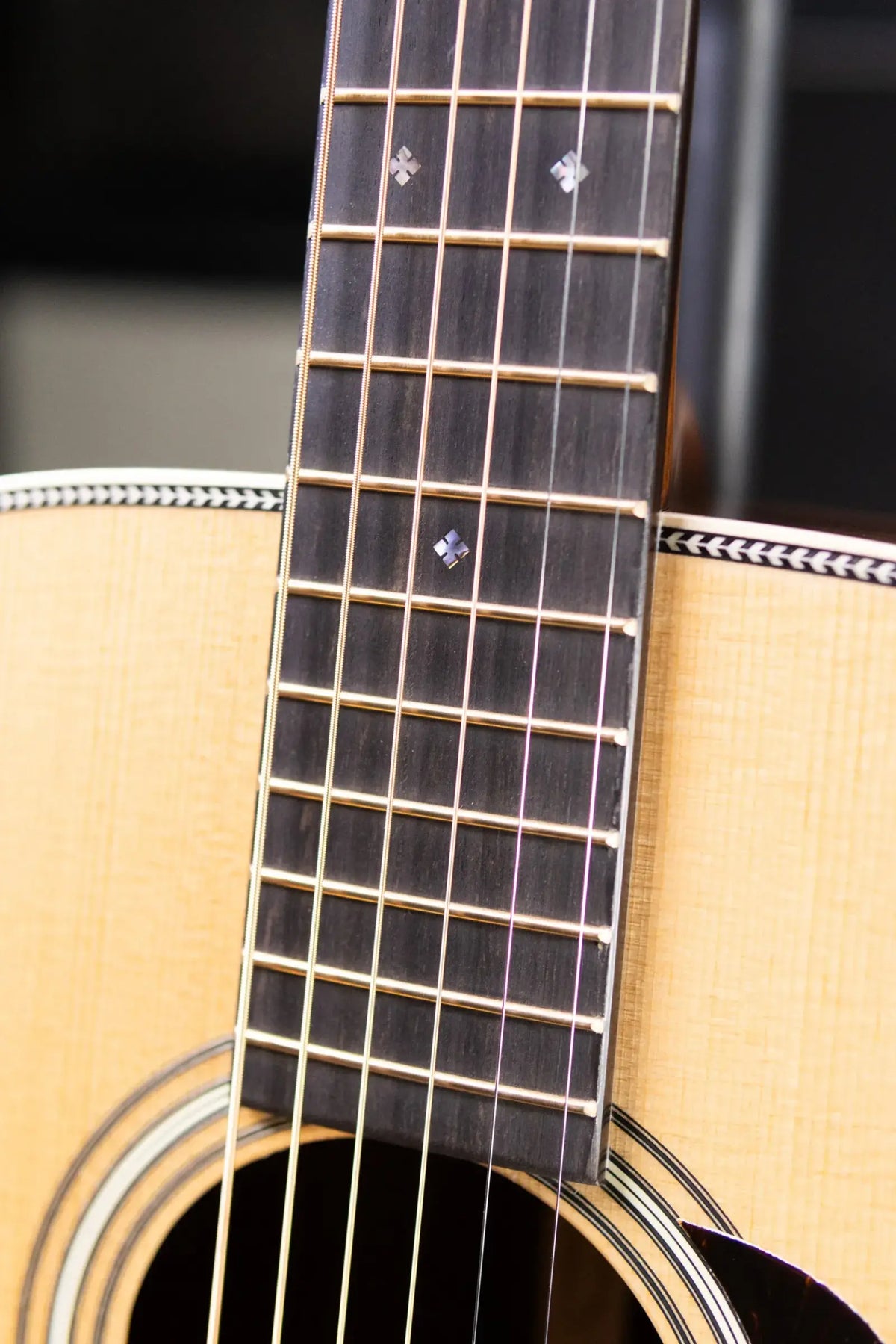 Martin 00-28 Modern Deluxe Acoustic Guitar with Hardshell Case