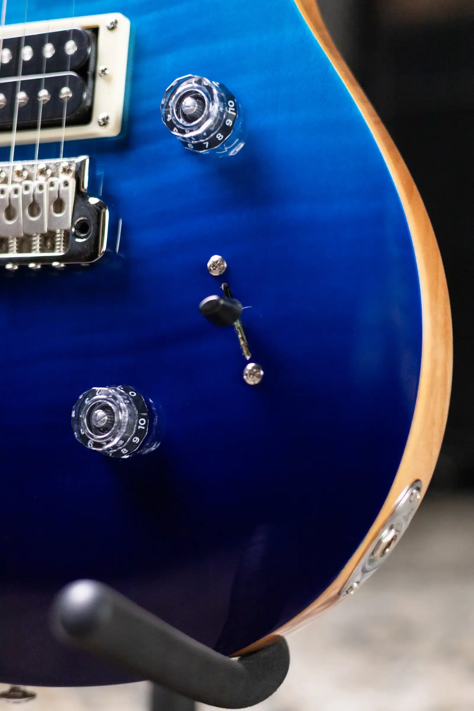 PRS SE Custom 24 Electric Guitar - Sapphire Fade with Gig Bag