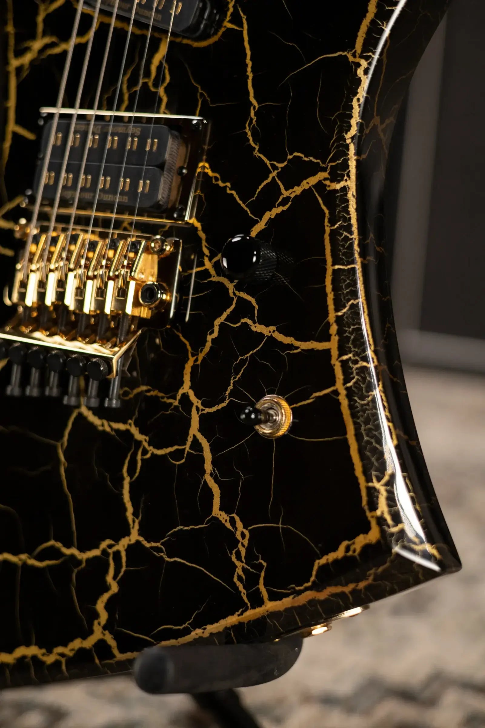 Jackson Pro Plus Series Signature Brandon Ellis Kelly KE27 Electric Guitar - Gold Crackle with Gig Bag