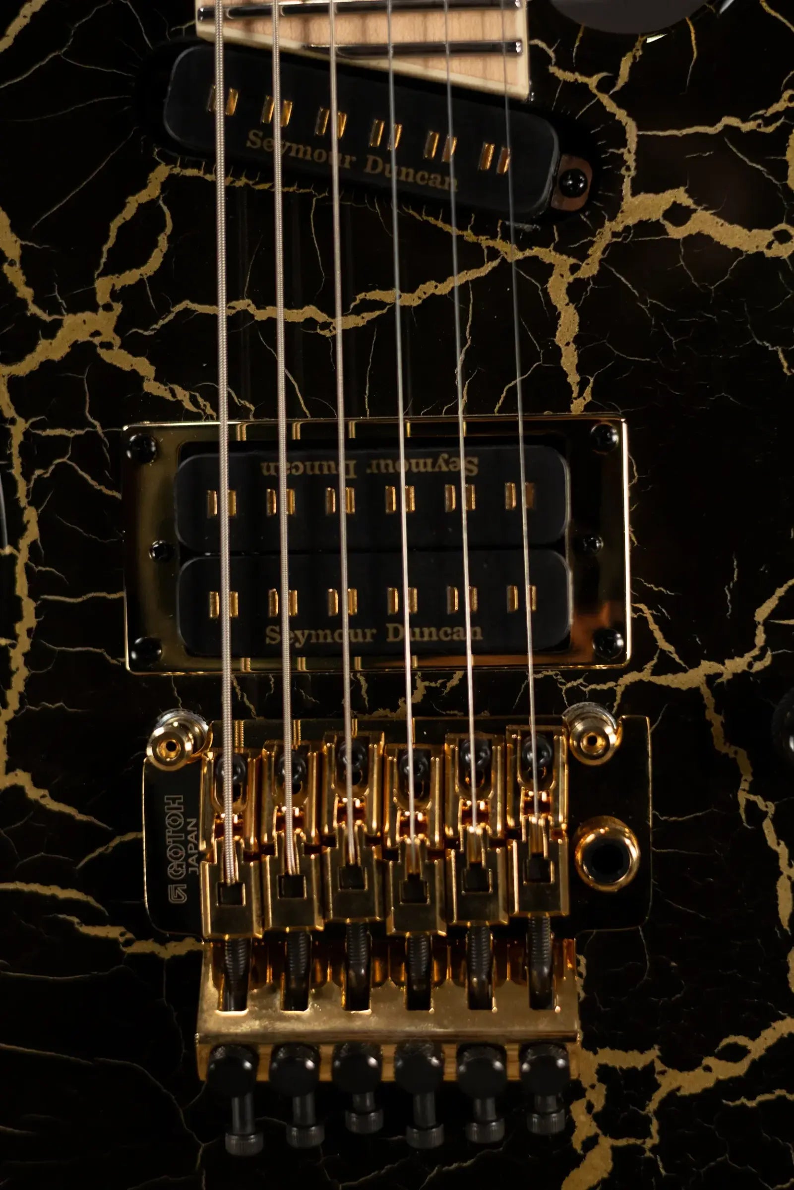 Jackson Pro Plus Series Signature Brandon Ellis Kelly KE27 Electric Guitar - Gold Crackle with Gig Bag