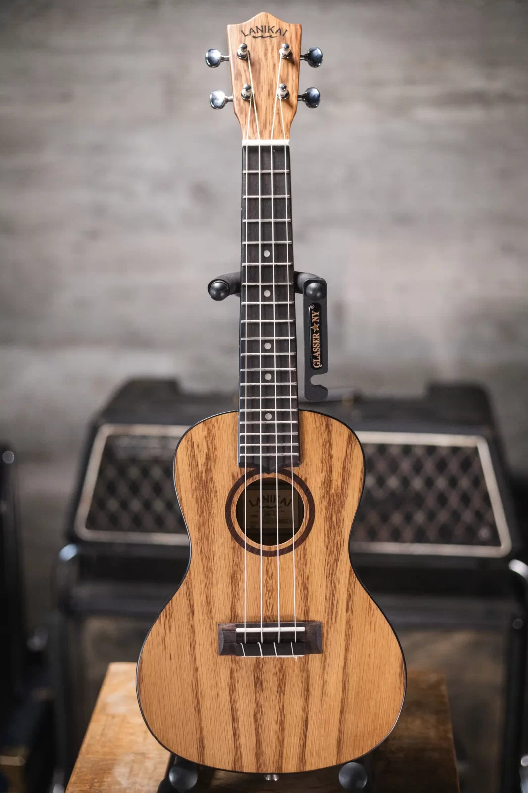 Lanikai OA C Oak Concert Ukulele haggertys 02