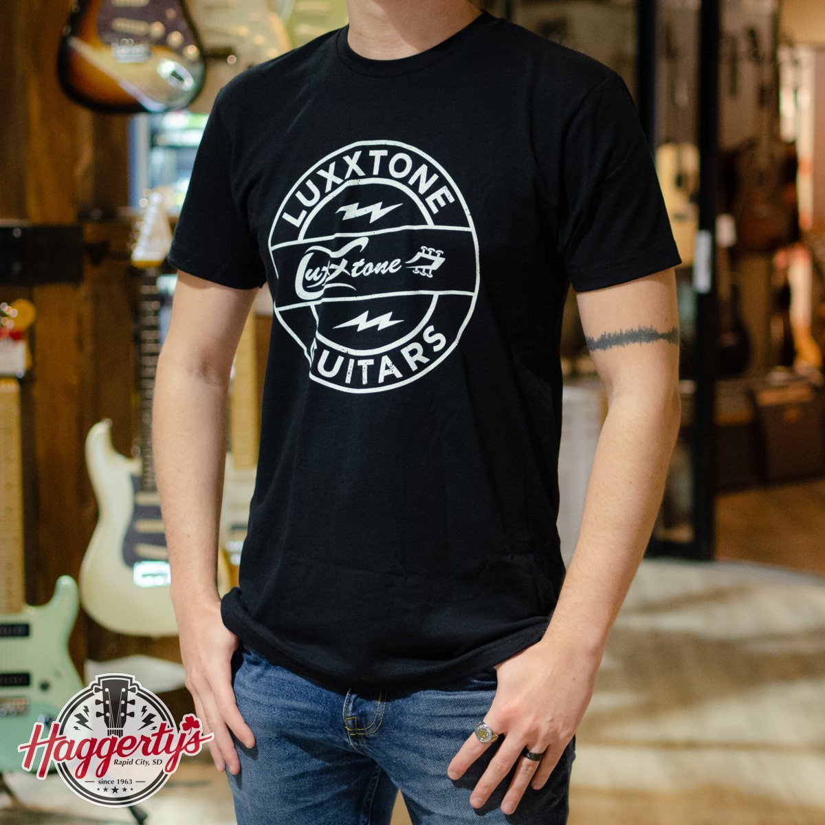 Luxxtone T-Shirt Circle Logo - Black - SM