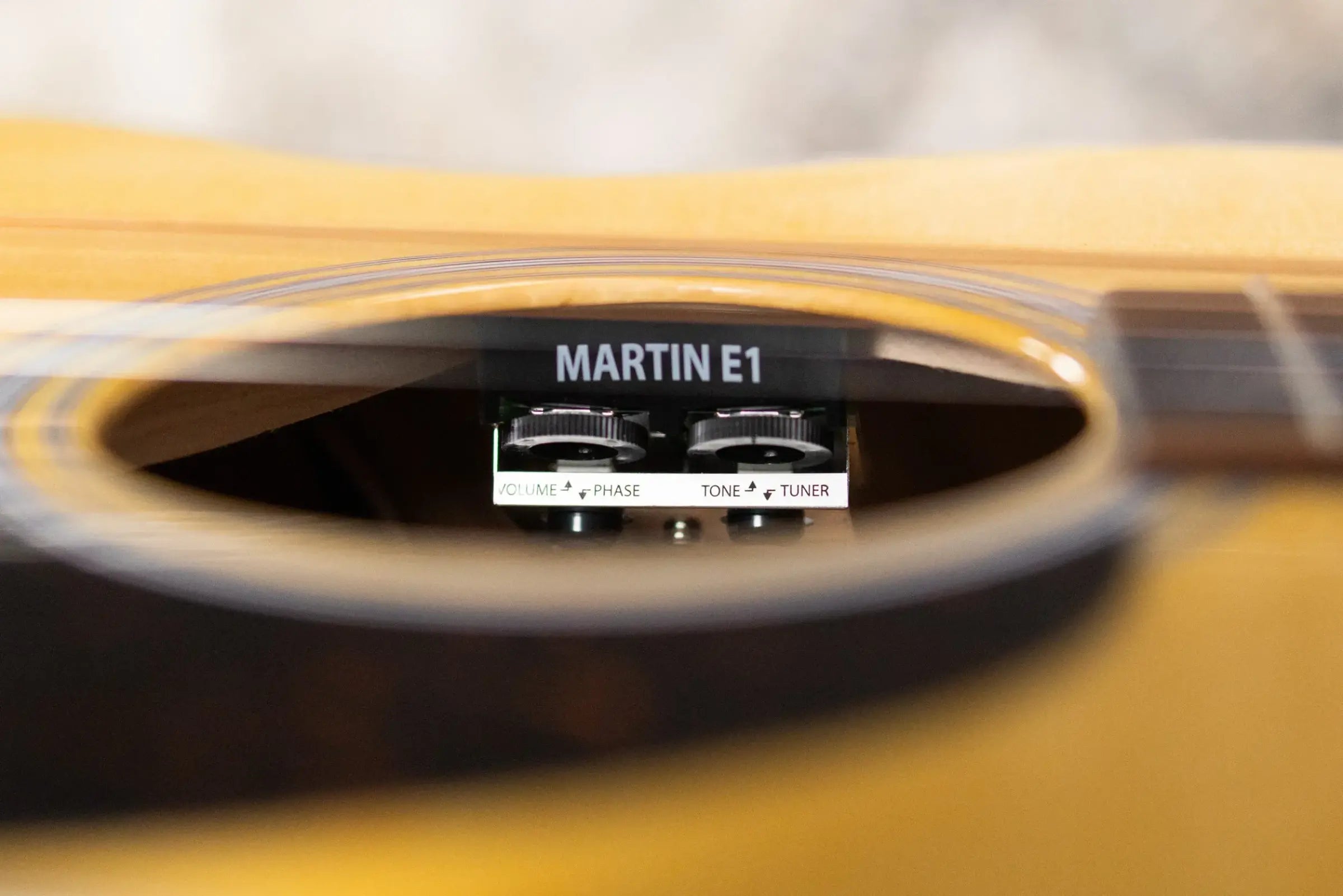 Martin 000-13E Retro Acoustic/Electric Guitar - Spruce/Walnut with Gig Bag