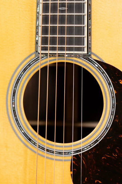 Martin 000-42 Standard Acoustic Guitar - Natural with Hardshell Case