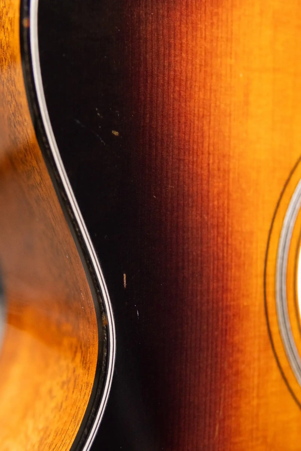 Martin 00-18 Joe Bonamassa Signature Acoustic Guitar - Burst with Hardshell Case