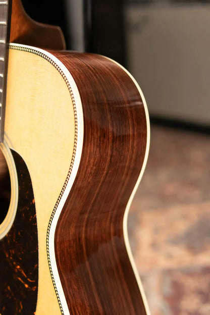 Martin 00-28 Acoustic Guitar with Hardshell Case