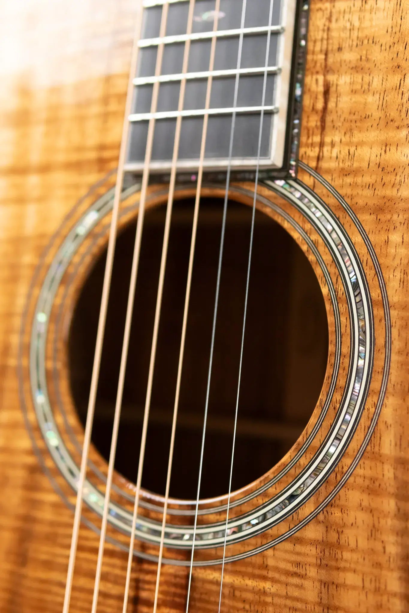 Martin Custom Shop 000 Acoustic Highly Figured Koa with Hardshell Case 6758a154a9cf4