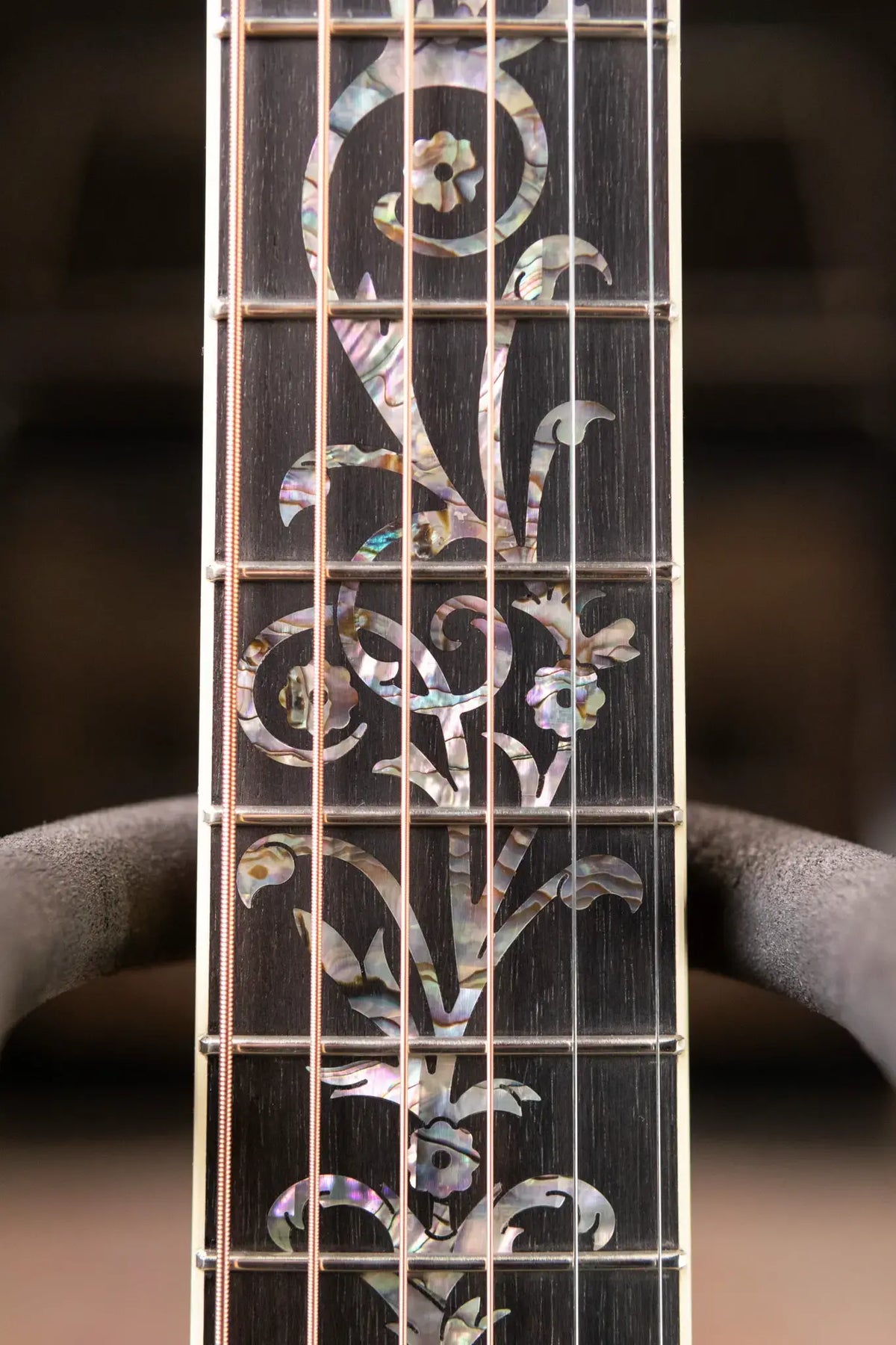 Martin Custom Shop 00 12-Fret Acoustic Guitar - Exceptional Broad Figured Koa with Hardshell Case