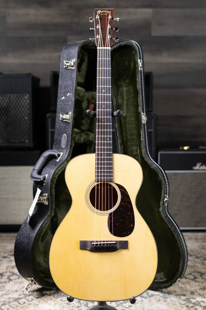 Martin Custom Shop 0-18 Acoustic Guitar with Hardshell Case