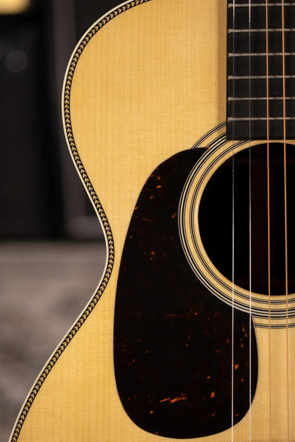 Martin Custom Shop 0-28 Left-Handed Limited Edition Acoustic Guitar with Hardshell Case