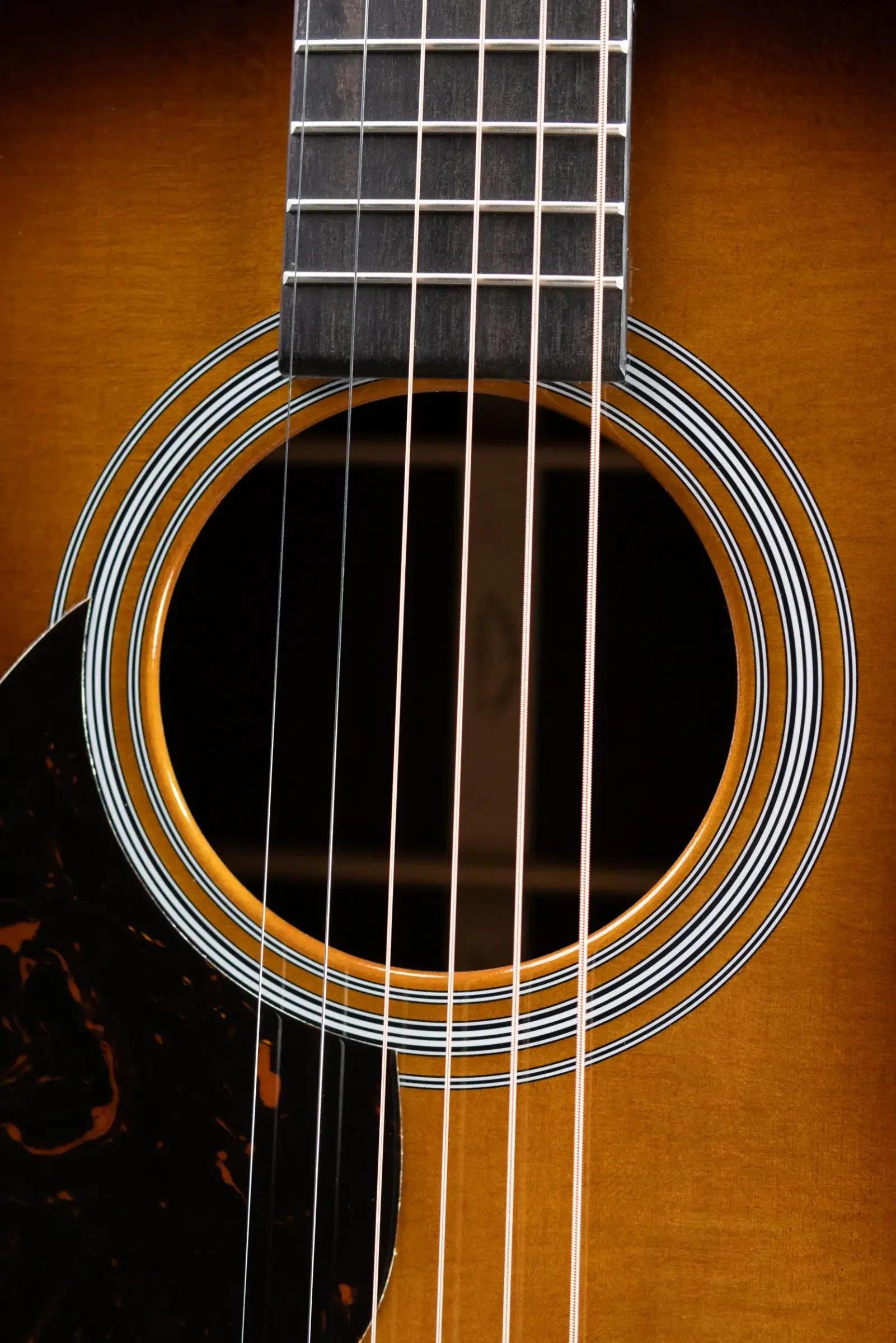 Martin OM-28 Standard Series Left-Handed Acoustic Guitar - 1935 Sunburst with Hardshell Case