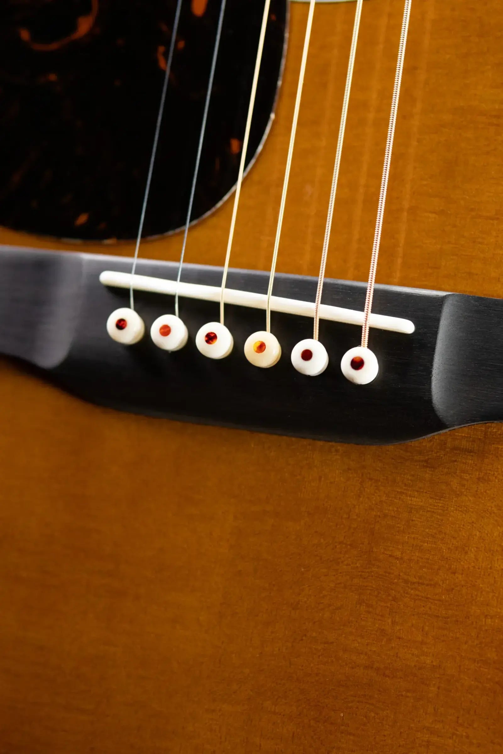 Martin OM-28 Standard Series Left-Handed Acoustic Guitar - 1935 Sunburst with Hardshell Case