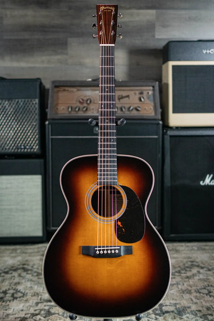 Martin 000-28EC Eric Clapton Signature Acoustic Guitar - 1935 Sunburst with Hardshell Case