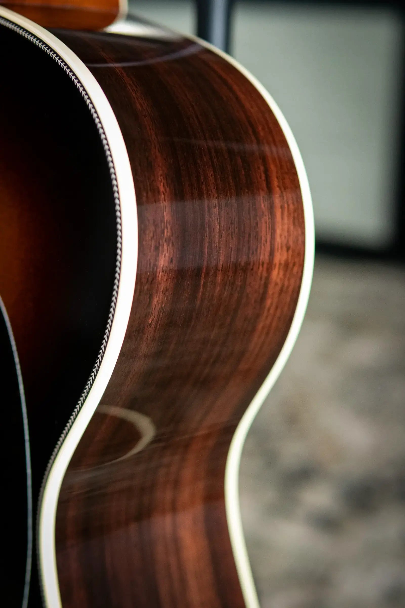 Martin OOO-28 EC Eric Clapton Signature Acoustic Guitar - 1935 Sunburst with Hardshell Case