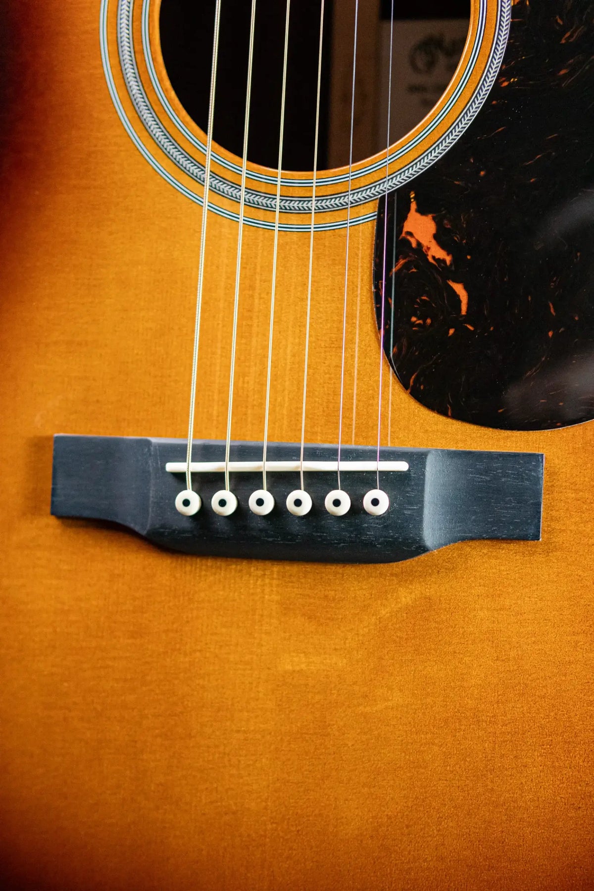 Martin 000-28EC Eric Clapton Signature Acoustic Guitar - 1935 Sunburst with Hardshell Case