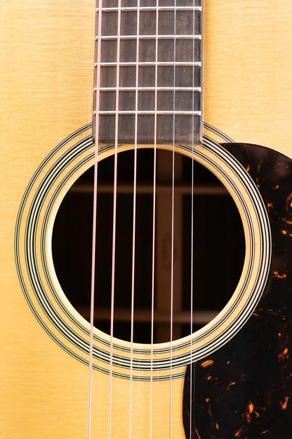 Martin Super HD-28 Dreadnought Acoustic Guitar with Hardshell Case