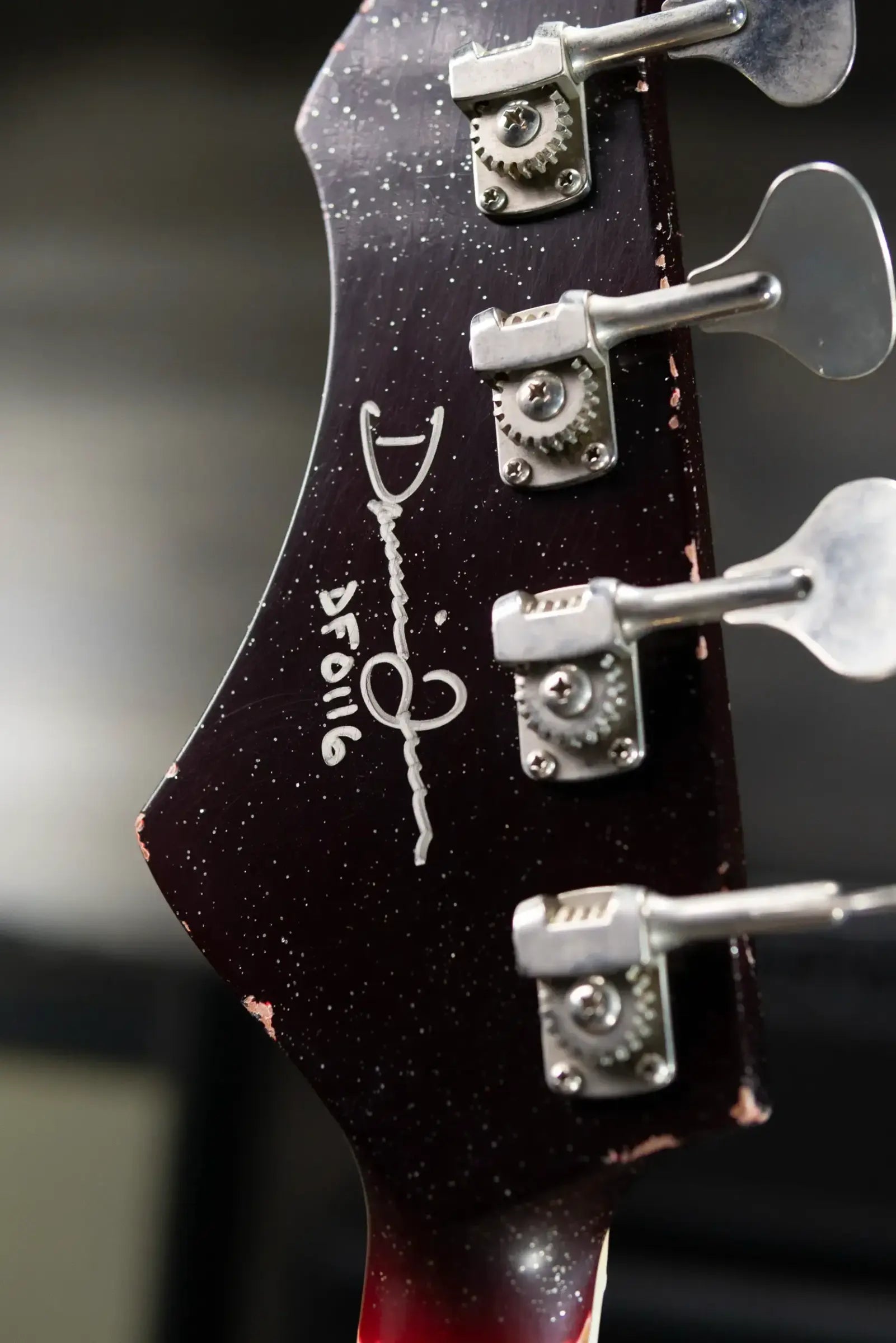 Novo Signature Series Ivorus Bass - Silvertone Burst over Bonfire with Gig Bag