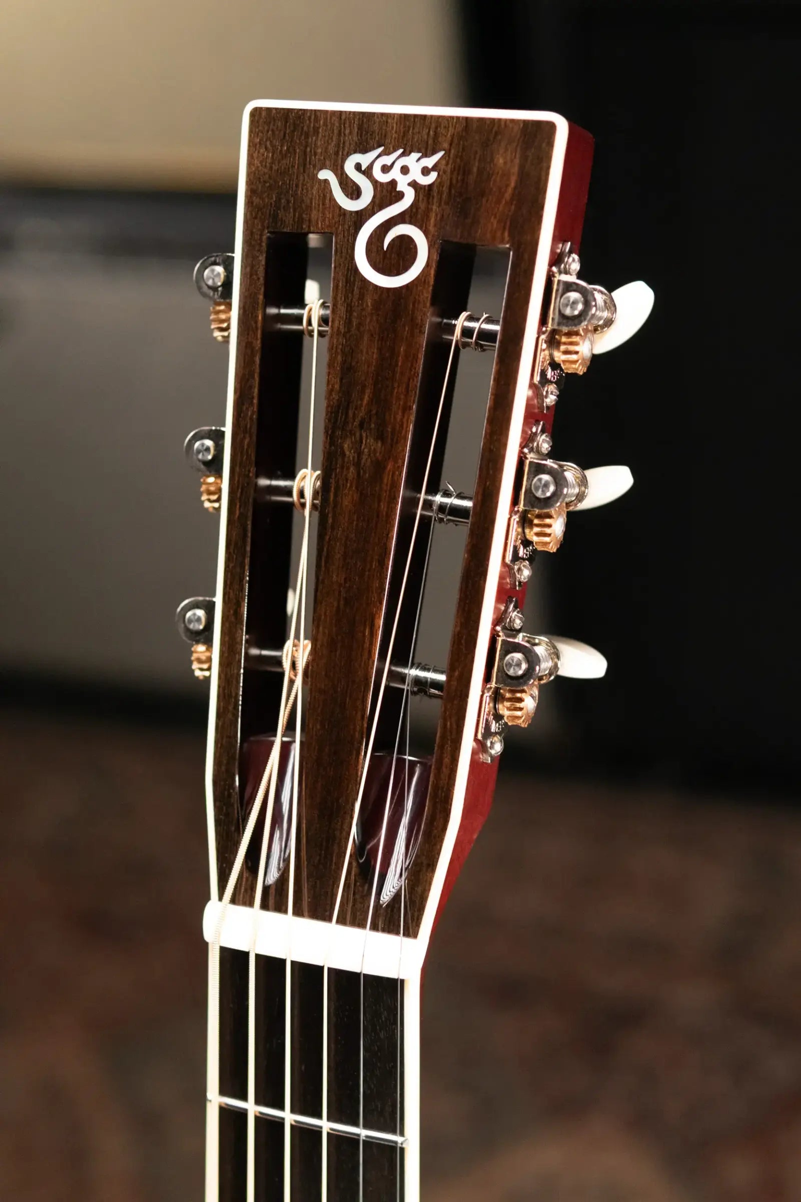 Santa Cruz 000 Acoustic Guitar - Old Growth Mahogany with Hardshell Case