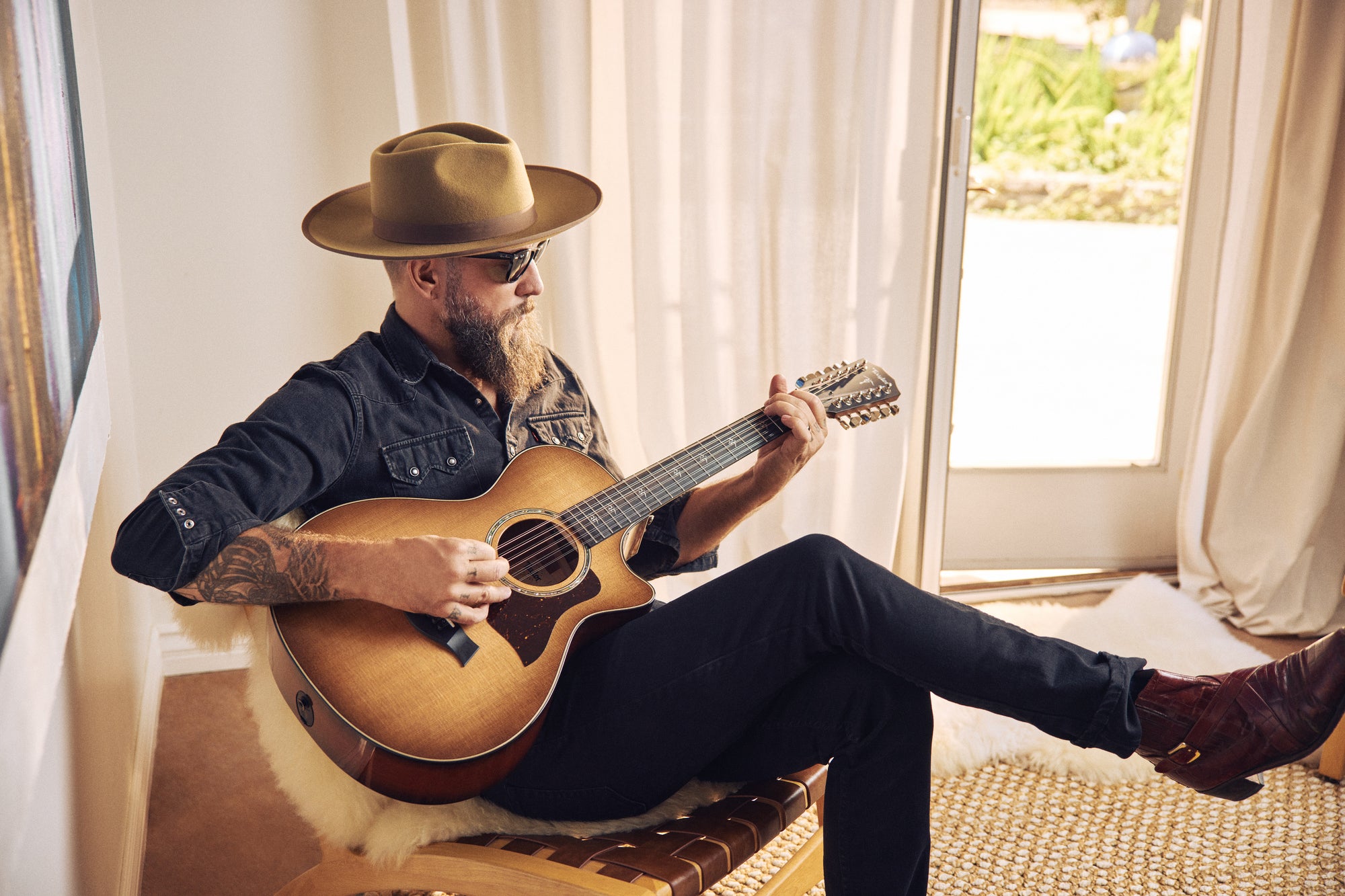 TAYLOR LS 082823 552 ironbark Male artist with 12 string guitar 01