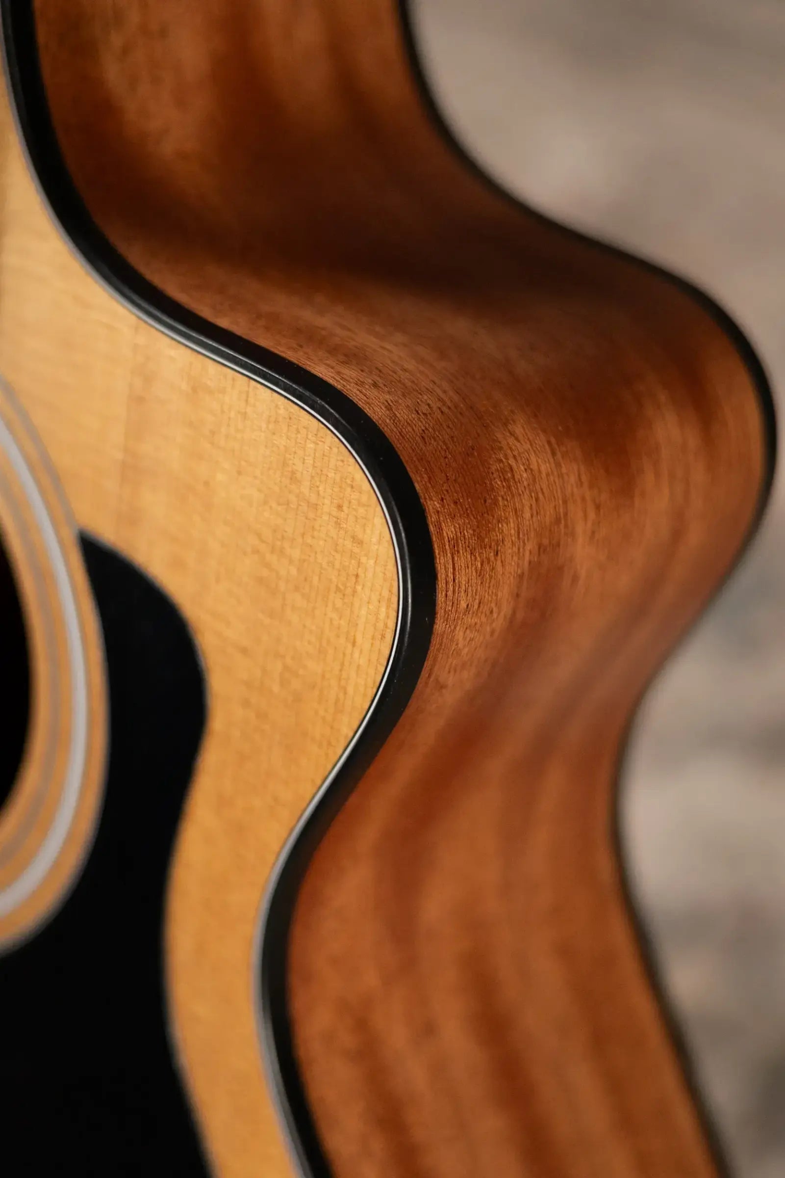 Taylor 112ce Grand Concert Acoustic/Electric Guitar with Gig Bag