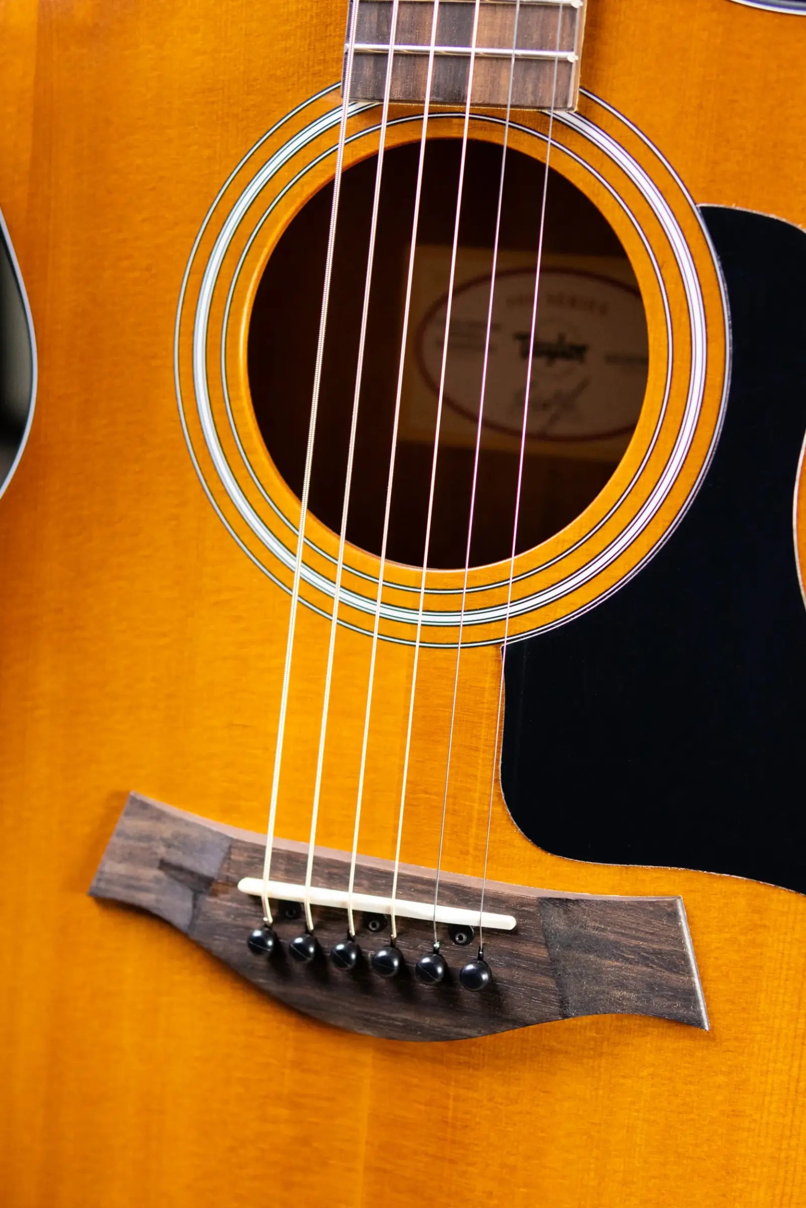 Taylor 112ce Special Edition Grand Concert Acoustic/Electric Guitar - Honeyburst with Gig Bag