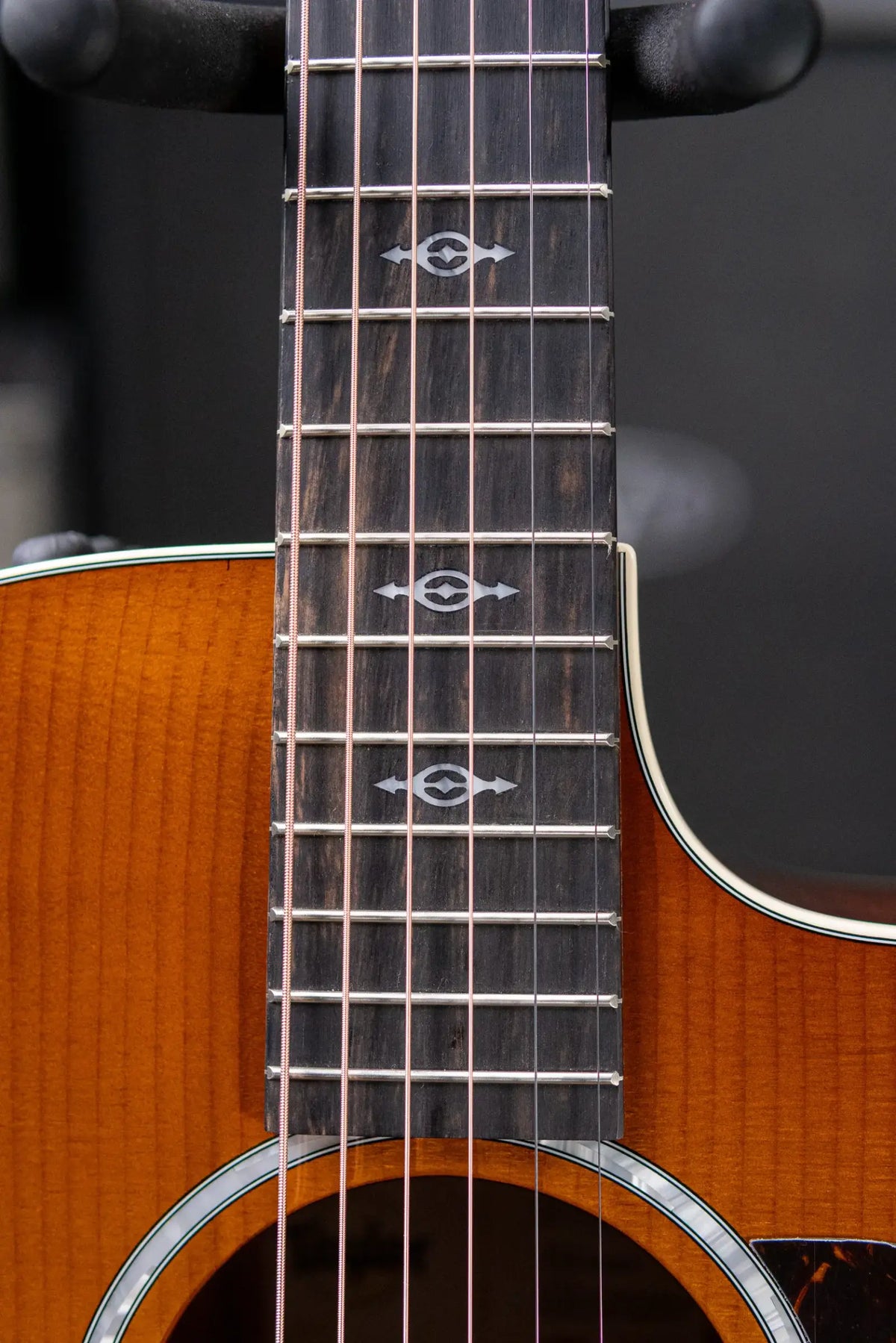 Taylor 214ce-K DLX Special Edition Grand Auditorium Acoustic/Electric Guitar - Honeyburst with Hardshell Case