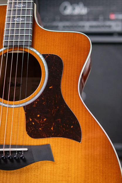 Taylor 214ce-K DLX Special Edition Grand Auditorium Acoustic/Electric Guitar - Honeyburst with Hardshell Case