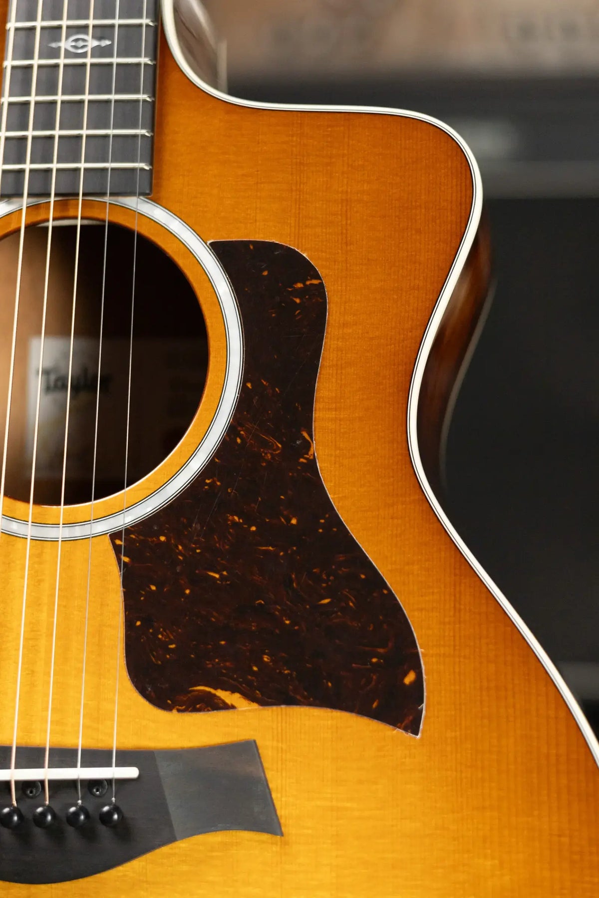 Taylor 214ce-K DLX Special Edition Grand Auditorium Acoustic/Electric Guitar - Honeyburst with Hardshell Case