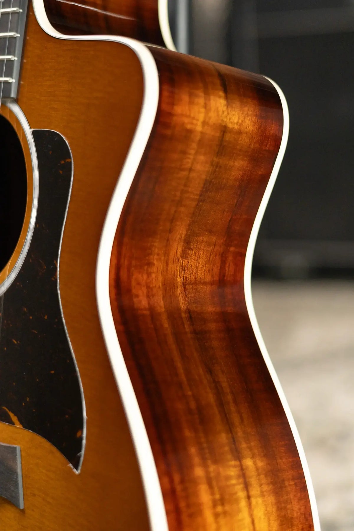 Taylor 214ce-K DLX Special Edition Grand Auditorium Acoustic/Electric Guitar - Honeyburst with Hardshell Case
