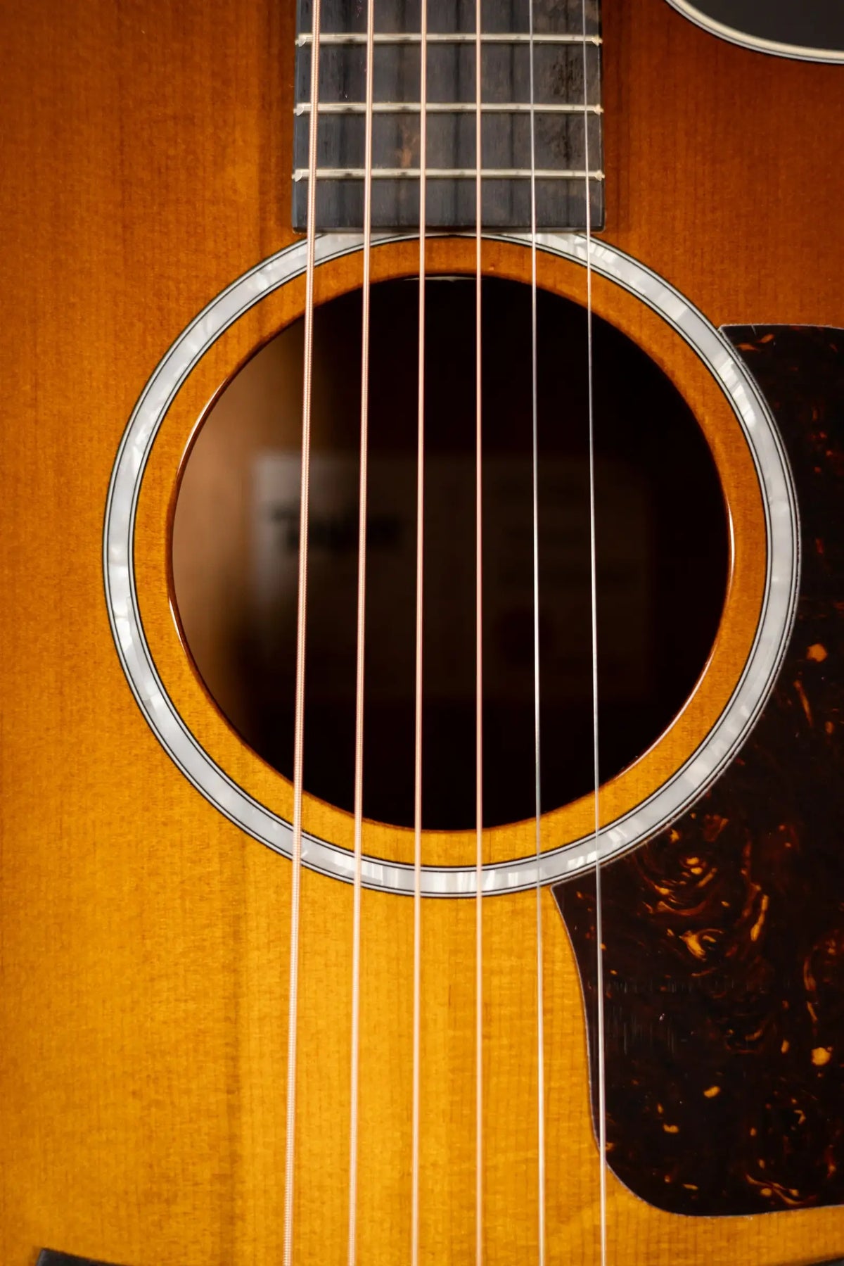 Taylor 214ce-K DLX Special Edition Grand Auditorium Acoustic/Electric Guitar - Honeyburst with Hardshell Case - Demo