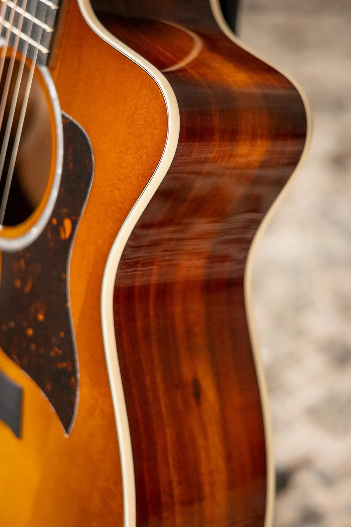 Taylor 214ce-K DLX Special Edition Grand Auditorium Acoustic/Electric Guitar - Honeyburst with Hardshell Case - Demo