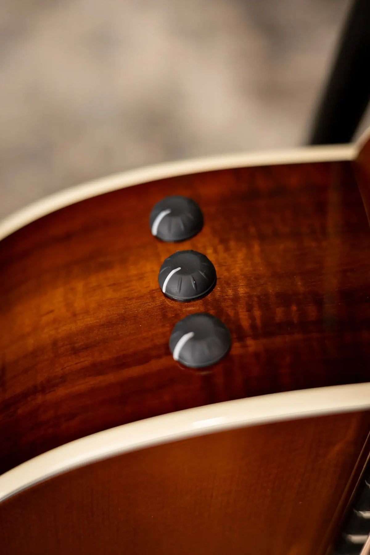 Taylor 214ce-K DLX Special Edition Grand Auditorium Acoustic/Electric Guitar - Honeyburst with Hardshell Case - Demo