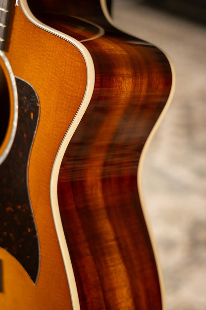 Taylor 214ce-K DLX Special Edition Grand Auditorium Acoustic/Electric Guitar - Honeyburst with Hardshell Case