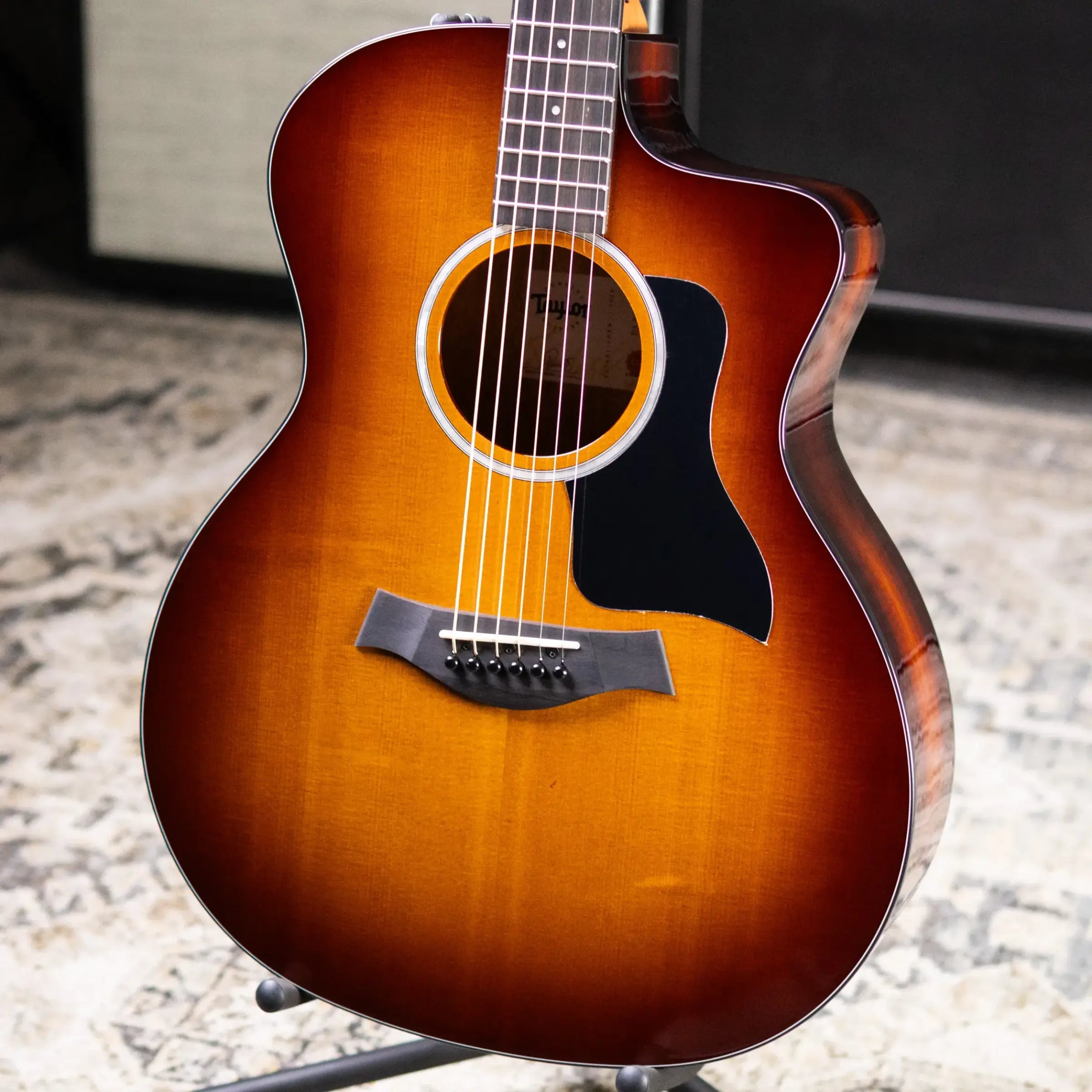 Taylor 214ce-K SB Plus Grand Auditorium Acoustic/Electric Guitar - Sunburst with Aerocase