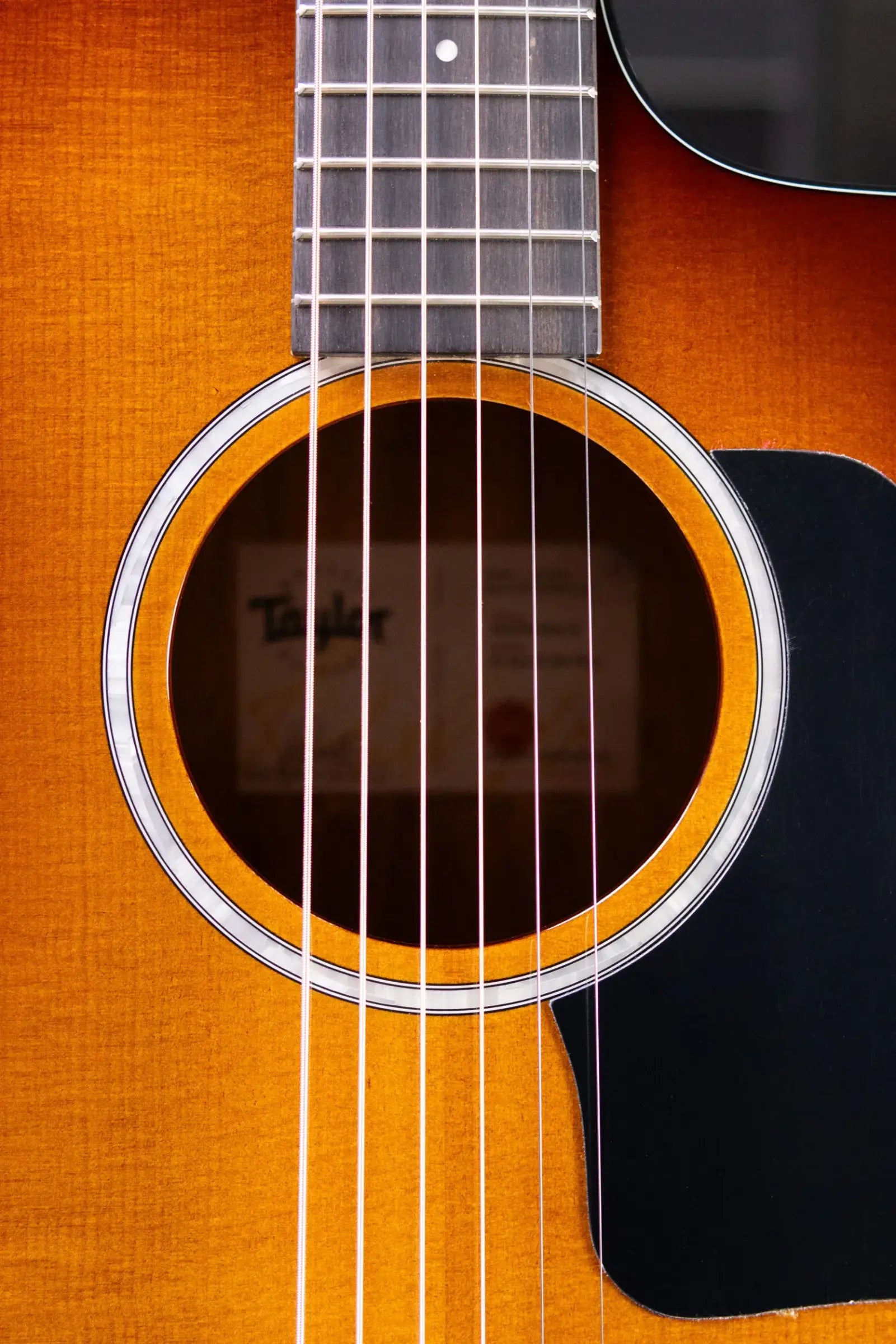 Taylor 214ce-K SB Plus Grand Auditorium Acoustic/Electric Guitar - Sunburst with Aerocase