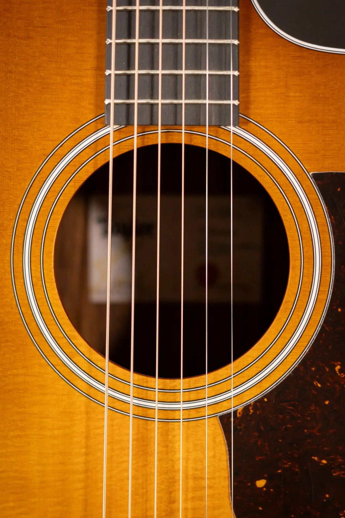 Taylor 214ce Special Edition Grand Auditorium Acoustic/Electric Guitar - Honeyburst with Gig Bag - Demo