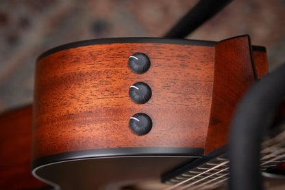 Taylor 322ce Grand Concert Acoustic/Electric Guitar - Shaded Edge Burst with Hardshell Case